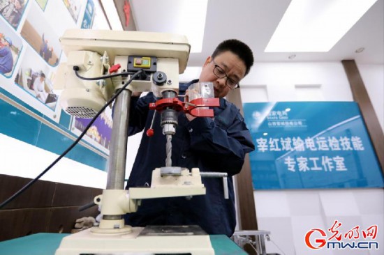 【中国梦·大国工匠篇】宰红斌:27年守正创新 炼成电网运检“扫地僧”